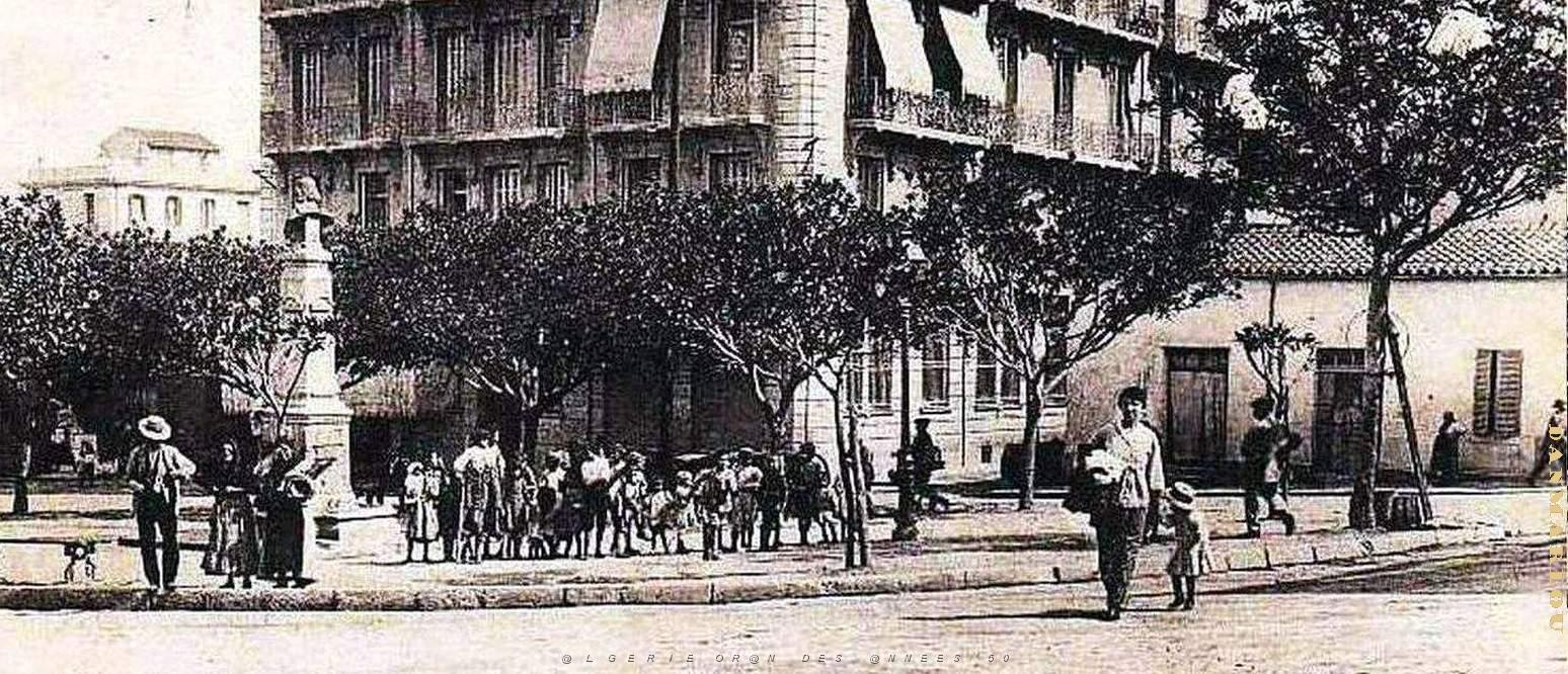 2831- Oran - Place Hoche2.jpg